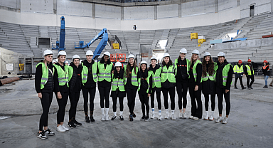 Eczacıbaşı Dynavit'li sporcular yeni salonun inşaatını ziyaret etti