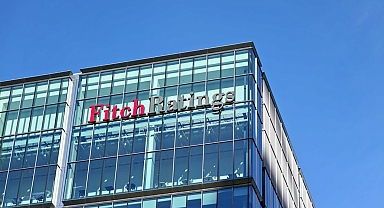 Fitch, Türkiye bankacılık görünümünü düşürdü